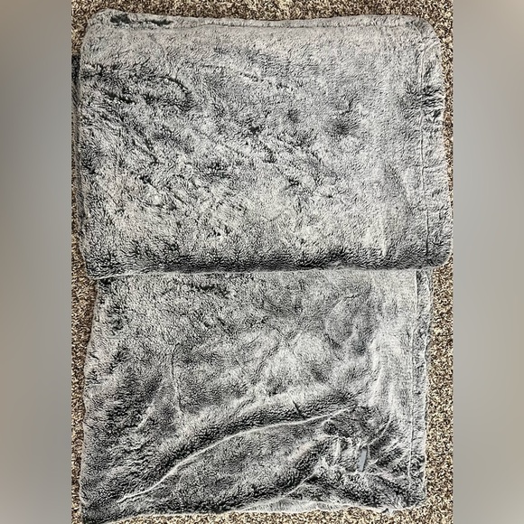 Lovesac Radiant Footsac Blanket: Charcoal Wombat Phur - Picture 1 of 4